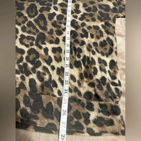 Cherish Lightweight Leopard Sweater Size Large - Picture 2 of 5